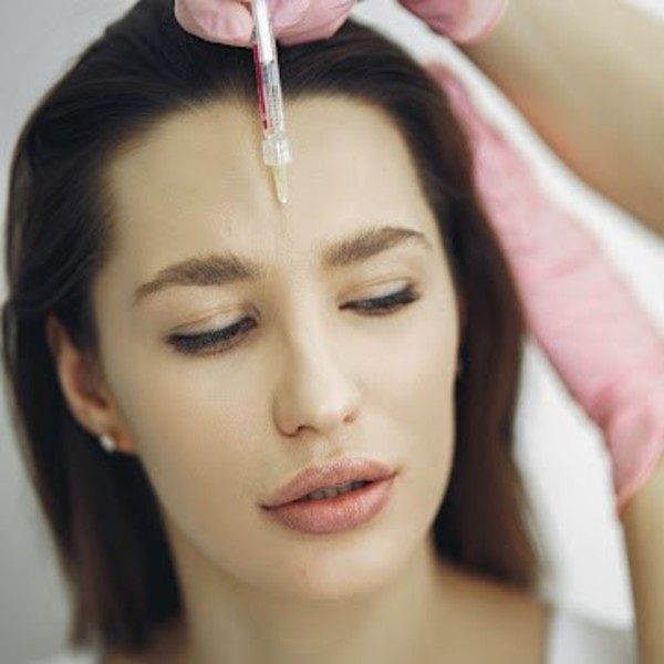 بوتاکس ابرو چیست؛ نقاط تزریق، عوارض و ماندگاری ]+ معرفی کلینیک[